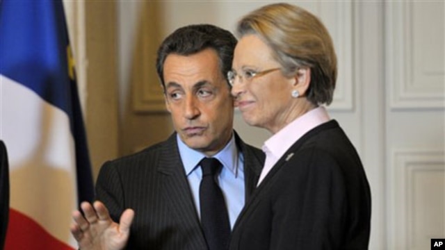 French President Nicolas Sarkozy and Foreign Minister Michele Alliot-Marie speak after a meeting at the Elysee palace in Paris (file photo)