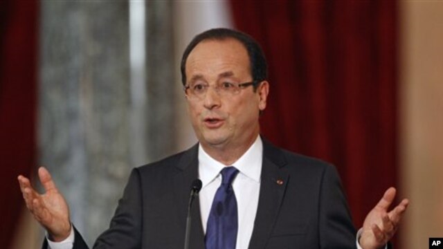 French President Francois Hollande at news conference in Paris, November 13, 2012