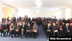 "Çakaranda ağacının uşaqları" romanının təqdimatı (Foto azadliq.info saytından götürülüb)