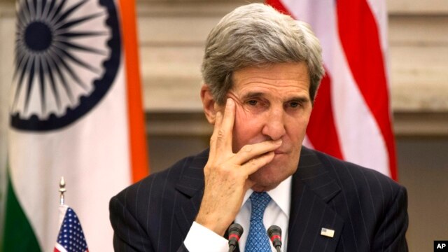 Ngoại trưởng Mỹ John Kerry cảnh báo sẽ có 'hậu quả' đối với các nước giúp Snowden lẩn trốn.