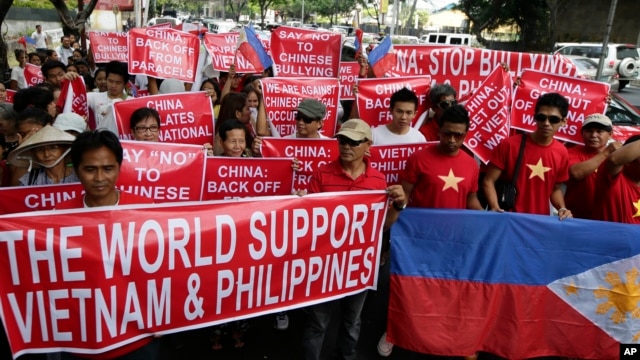 Người dân Việt Nam và Philippines thời gian qua đã thể hiện tình đoàn kết trong khi hai nước cùng bị Trung Quốc 'ức hiếp' trên biển Đông.