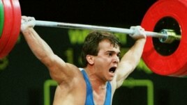 Naim Suleymanoglu batió sus récords mundiales en 1988.