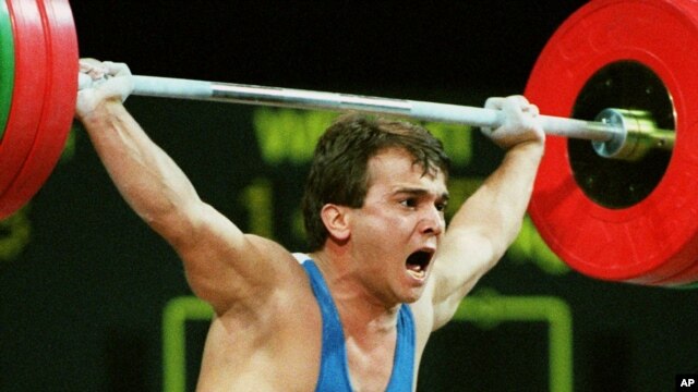 Naim Suleymanoglu batió sus récords mundiales en 1988.