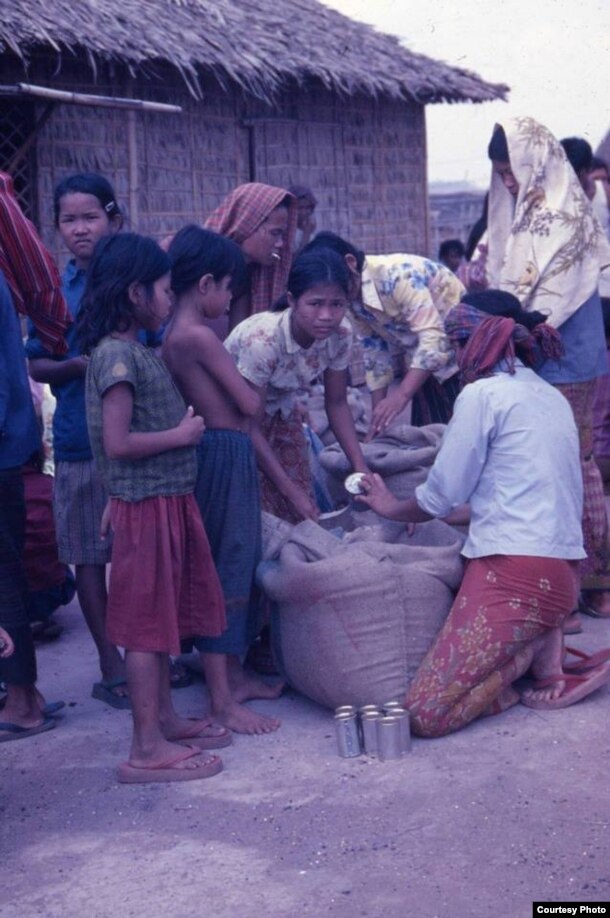 ទិដ្ឋភាពនៅជំរំខាវអ៊ីដាង កាលពីថ្ងៃទី៣០ ខែមីនា ឆ្នាំ១៩៨២។ (រូបថតដោយលោក Jack Dunford)