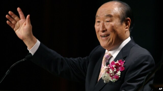 In this Saturday, June 25, 2005 photo, Unification Church leader Rev. Sun Myung Moon speaks during his "Now is God's Time" rally in New York.