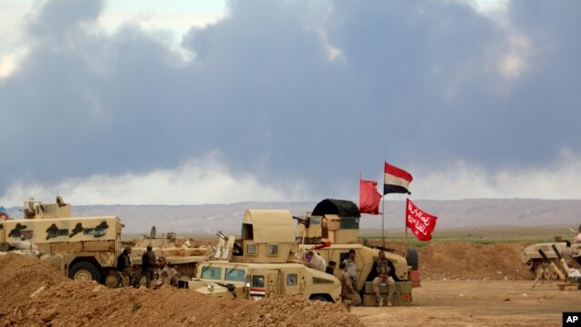 Thủ tướng Iraq Haider al-Abadi yêu cầu hỗ trợ cho cuộc phản công của lực lượng chính phủ và dân quân Shia kéo dài một tháng để chiếm lại khu vực chiến lược Tikrit.