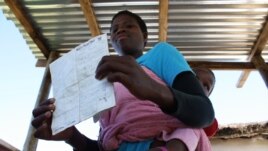 Nontsatsa Nosele has brought her sick baby son to get medical help at the health point (D. Taylor/VOA)