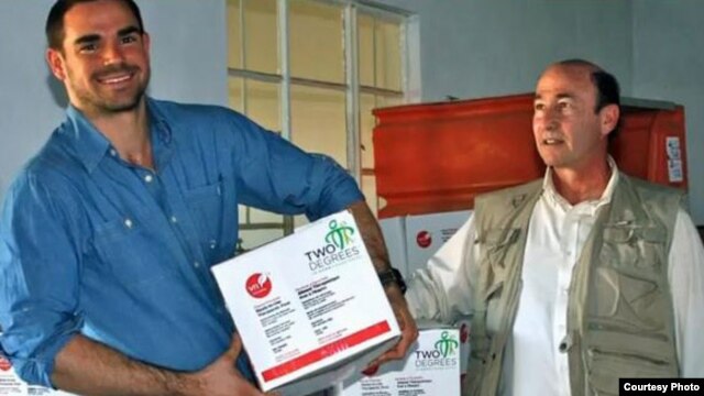 Two Degrees co-founders Will Hauser (left) and Lauren Walters hope to donate millions of nutritional meal packets each year. (Courtesy Two Degrees)