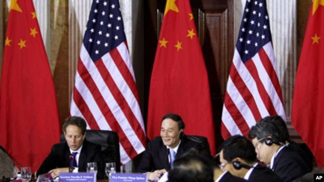 U.S. Treasury Secretary Timothy Geithner, China's Vice Premier Wang Qishan, May 2011 (file photo).