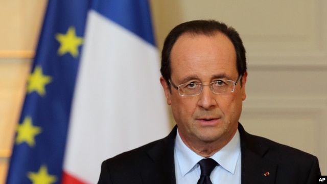 Rais wa Ufransa Francois Hollande akitoa hotuba huko Paris juu ya operesheni za kijeshi za nchi hiyo.