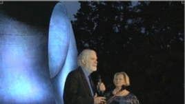Helaman Ferguson at the dedication of his sculpture, Umbilic Torus SC, at Stony Brook University near New York City. (VOA/D. Schrier)