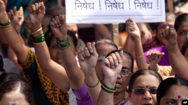 Activist of Hindu Janajagruti Samiti, or Hindu Awareness Forum, shout slogans against  the government's attempts to block social media accounts and websites, August 24, 2012.