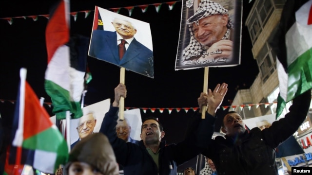 Palestinians celebrate during a rally in the West Bank city of Ramallah, November 29, 2012.