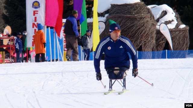 U.S. Paralympic National Team member Andy Soule races during the 2013 Sun Valley Nordic Festival. (VOA/T. Banse)