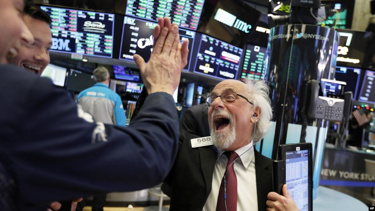 Wall Street logra el mejor día, en 10 años, cerrando diciembre