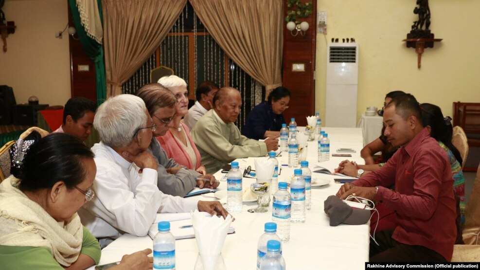 ရခိုင္အႀကံေပးေကာ္မရွင္အဖြဲ႔ဝင္မ်ား စစ္ေတြ ေဒသခံမ်ား နဲ႔ေတြ႔ဆုံ ( 15 Nov 2016 )
