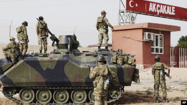 Chốt quân sự của Thổ Nhĩ Kỳ tại cửa khẩu biên giới giáp Syria, đối diện với thị trấn Tel Abyad do phe nổi dậy Syria kiểm soát, ngày 7/10/2012