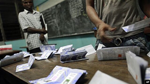 Poll workers finish counting votes at a polling station in the Treichville neighborhood of Abidjan, Ivory Coast, 28 Nov. 2010