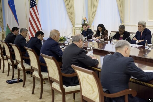 Secretary of State John Kerry and his delegation meet with Uzbek President Islam Karimov at the Palace of Forums in the President's Residential Compound in Samarkand, Uzbekistan, November 1, 2015
