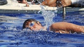 Diana Nyad, qui a quitté Cuba samedi, espère atteindre mardi la Floride 