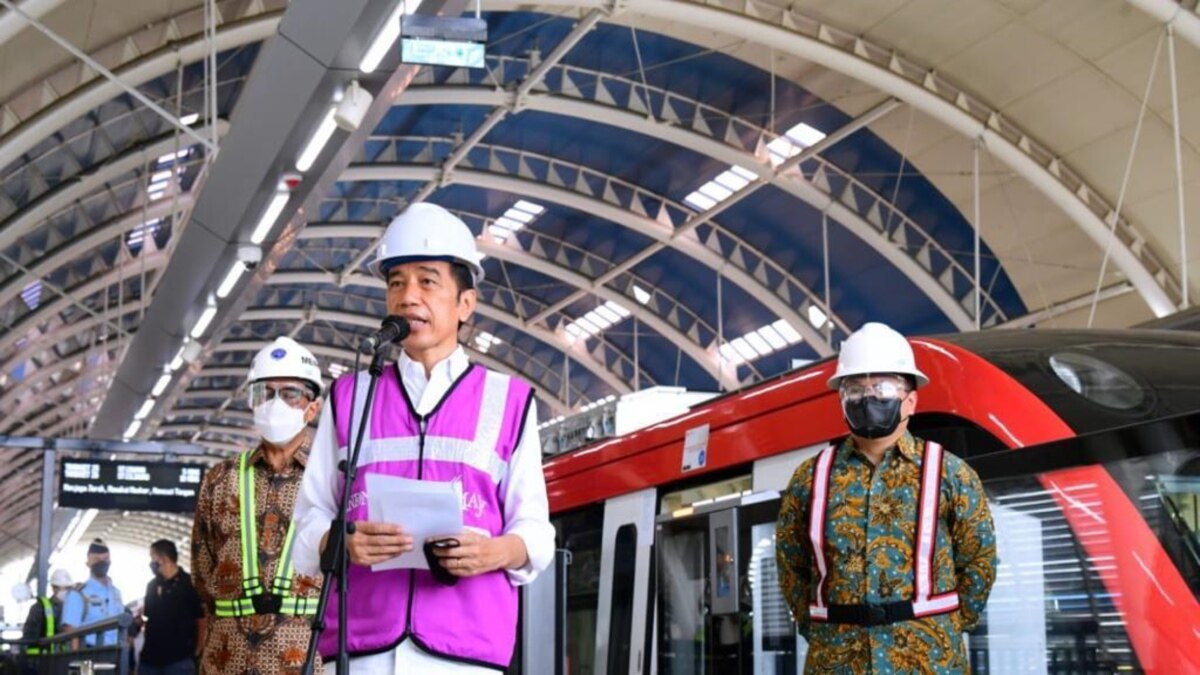 Jokowi Targetkan Lrt Beroperasi Juni