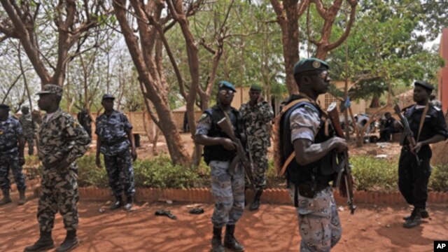 Malian soldiers  mill around inside the milirary camp of Malian junta leader Amadou Sanogo  in Kati near Bamako on March 30, 2012.