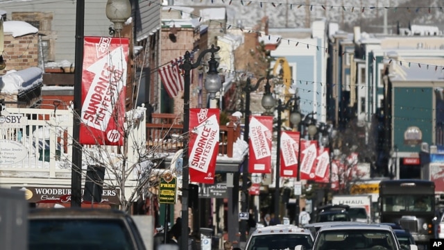 Các bích chương quảng cáo Liên hoan phim Sundance 2013 trên đường Main, ở Park City, bang Utah