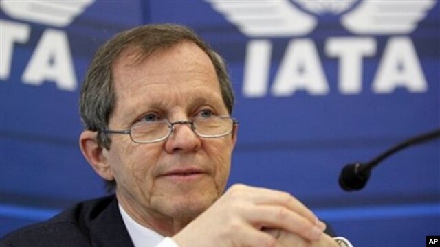 IATA's Director General and CEO Giovanni Bisignani talks to journalists at the IATA's (International Air Transport Association) AVSEC conference in Frankfurt, central Germany (File Photo)