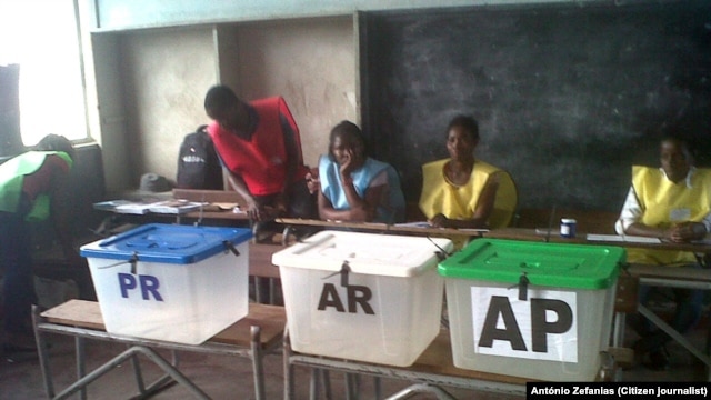 Assembleia de voto em Quelimane, que abriu às 7h00 da manhã. Província da Zambézia, Moçambique, 15 Out, 2014. Foto enviada por António Zefanias