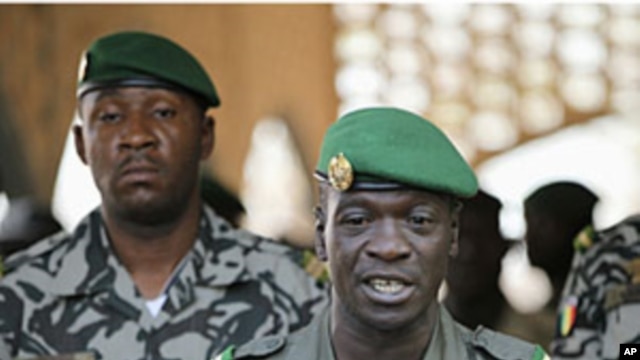 Mali's junta leader Captain Amadou Sanogo speaks during a new news conference at his headquarters in Kati, April 3, 2012.