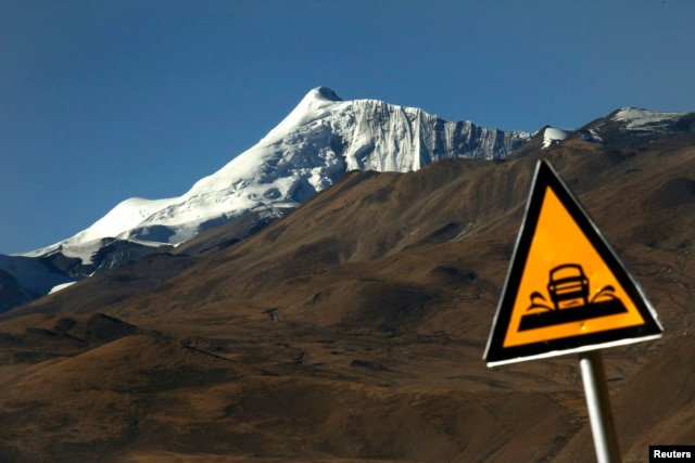 A road sign is seen in front of the Kharola glacier some 200 km (125 miles), west of Lhasa Tibet Autonomous Region, Nov. 25, 2009.