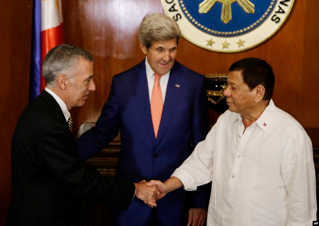 China asks US to back renewal of talks with Philippines