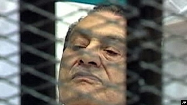 Former Egyptian President Hosni Mubarak is seen in the courtroom for his trial at the Police Academy in Cairo, August 3, 2011.