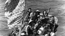 Các thuyền nhân Việt Nam này đã được cứu sau tám ngày lênh đênh trên biển trên chiếc thuyền nhỏ 