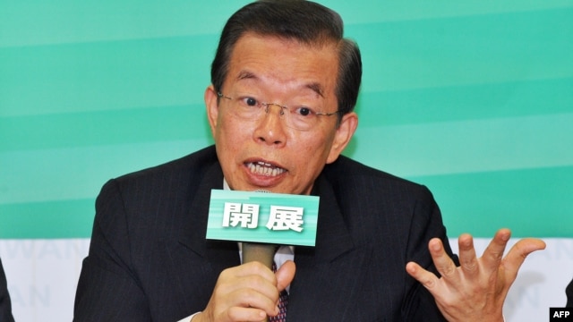 Former premier Frank Hsieh of the opposition Democratic Progressive Party speaks during  a press conference in Taipei, October 1, 2012. 