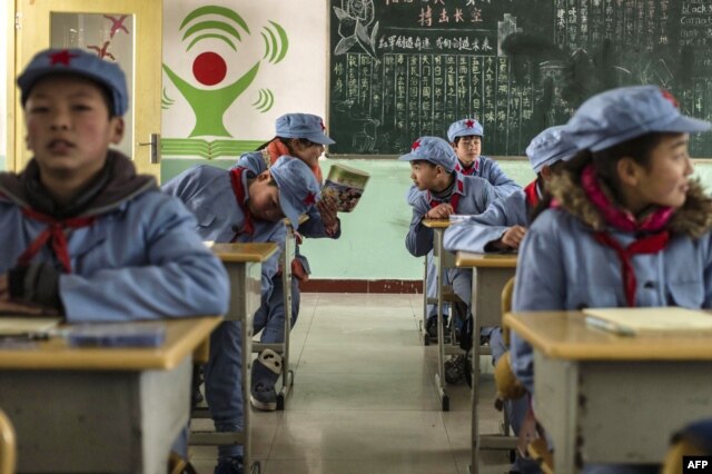 四川北川红军小学的学生穿着红军服装（2015年1月21日）