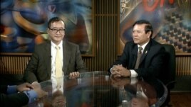 Opposition leaders Sam Rainsy and Kem Sokha in VOA Studio In Washington, DC, file photo. 