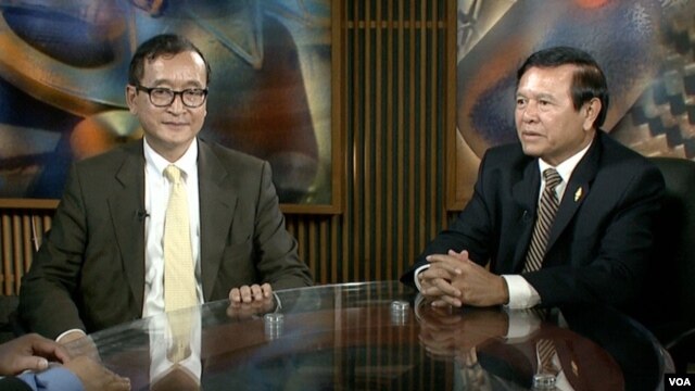Opposition leaders Sam Rainsy and Kem Sokha in VOA studio In Washington, DC, file photo. 
