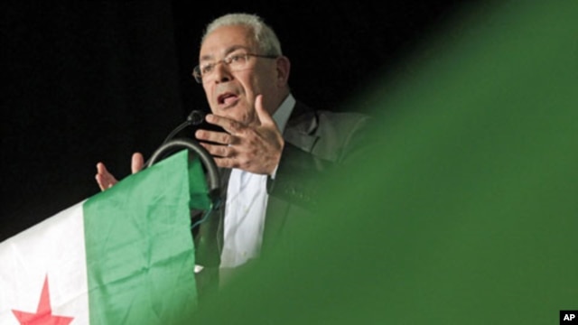 Syrian National Council leader Burhan Ghalioun gives a speech during a Syrian opposition rally in Vienna, December 8, 2011.