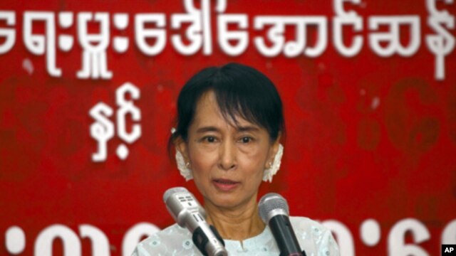 Burma's pro-democracy leader Aung San Suu Kyi speaks with youths at the National League for Democracy headquarters in Rangoon, February 8, 2011.