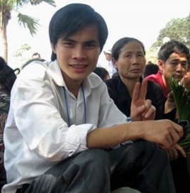 Blogger Paulus Lê Văn Sơn hiện đang ngồi tù ở Việt Nam. Từ lúc bị bắt vào năm ngoái cho đến bây giờ không ai trong gia đình được phép gặp mặt