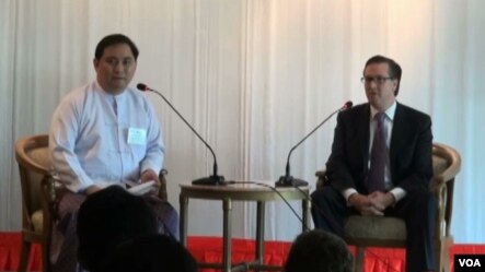 US ASEAN Business Council ရဲ႕ ဒီကေန႔ ရန္ကုန္မွာလုပ္တဲ့ သတင္းစာရွင္းလင္းပြဲ (ဓာတ္ပံု - ဗြီအိုေအျမန္မာပိုင္း) ၁၀ ဇူလိုင္ ၂၀၁၃