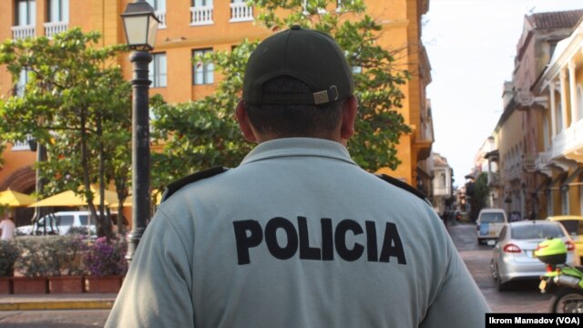 Hay unos 700 vehículos para los hombres encargados de cuidar la cumbre y 20 patrullas inteligentes. 