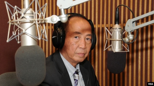 Mam Sonando, the owner of Beehive Radio FM 105 in Cambodia, visited Voice of America headquarters in Washington, D.C on Monday May 27, 2013. Here, he is participating in the Khmer Service’s ‘Hello VOA’ radio call-in program. (Im Sothearith / VOA Khmer)