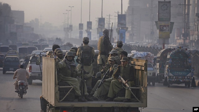 Paramilitary forces patrol the streets of Peshawar, in northwest Pakistan November 26, 2011. NATO helicopters attacked a military checkpoint in northwest Pakistan on Saturday, killing up to 28 troops and prompting Pakistan to shut vital supply routes for 