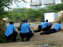 Cảnh sát Kenya bên ngoài trường Đại học Garissa, ngày 2/4/2015.