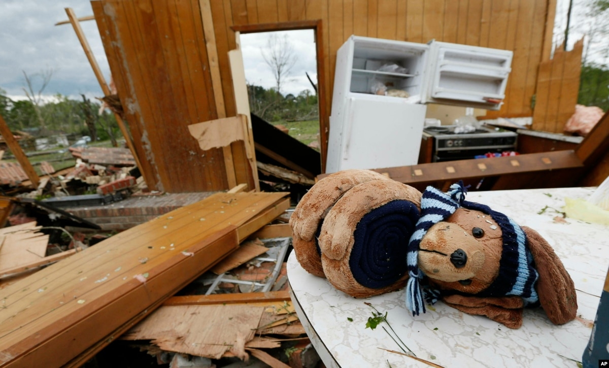 Tornados atraviesan planicies del sur de EE.UU.; dejan daños