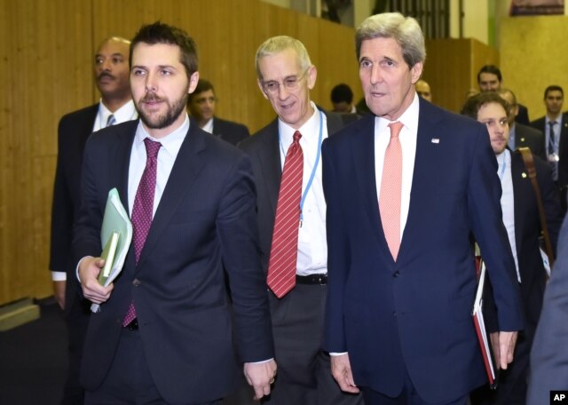 U.S. Secretary of State John Kerry, right, walks with White House senior adviser Brian Deese, left, to meet with French Foreign Minister Laurent Fabius during the climate change conference at Le Bourget, France, Dec. 10, 2015.