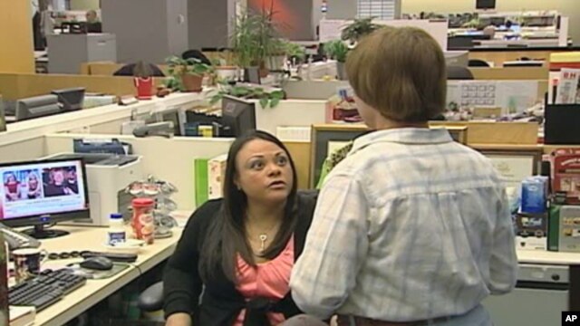 VOA journalists Sandra LeMaire (left) and Zulima Palacio might be better equipped to fight off the memory loss associated with aging because they speak more than one language.