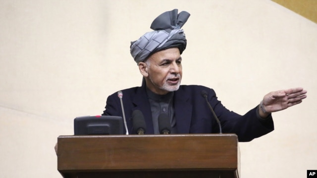 Tổng thống Afghanistan Ashraf Ghani đã thúc giục Islamabad tôn trọng cam kết là sẽ giúp đỡ cho tiến trình hoà bình Afghanistan hoặc trục xuất các nhân vật lãnh đạo của phe Taliban đang ẩn náu ở Pakistan và dùng sào huyệt ở nước láng giềng này để chỉ huy những vụ tấn công ở Afghanistan.